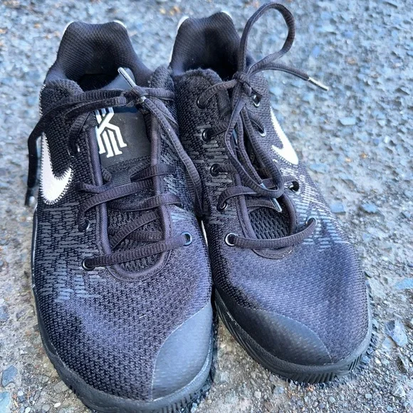 Nike Shoes Nike Kyrie Flytrap Ii Basketball Shoe Gs Blackwht